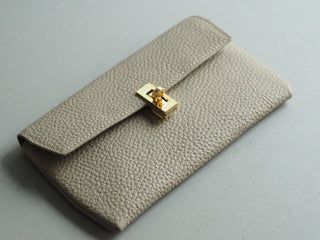 ターンロックフラップロングウォレット - DROPS TOKYO - カフェラテ -