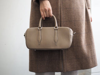 【予約】撥水レザーのミニボストンバッグ|『 Mini bus 』 Light etoupe  - Block series - DROPS TOKYO -