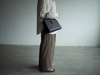 Prière Top Handle 28｜Noir / Étoupe - DROPS- - 