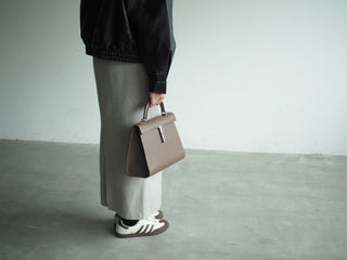 Prière Top Handle 28｜Noir / Étoupe - DROPS- - 