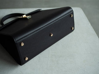 Prière Top Handle 28｜Noir / Étoupe - DROPS- - 