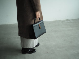 Prière Top Handle 28｜Noir / Étoupe - DROPS- - 